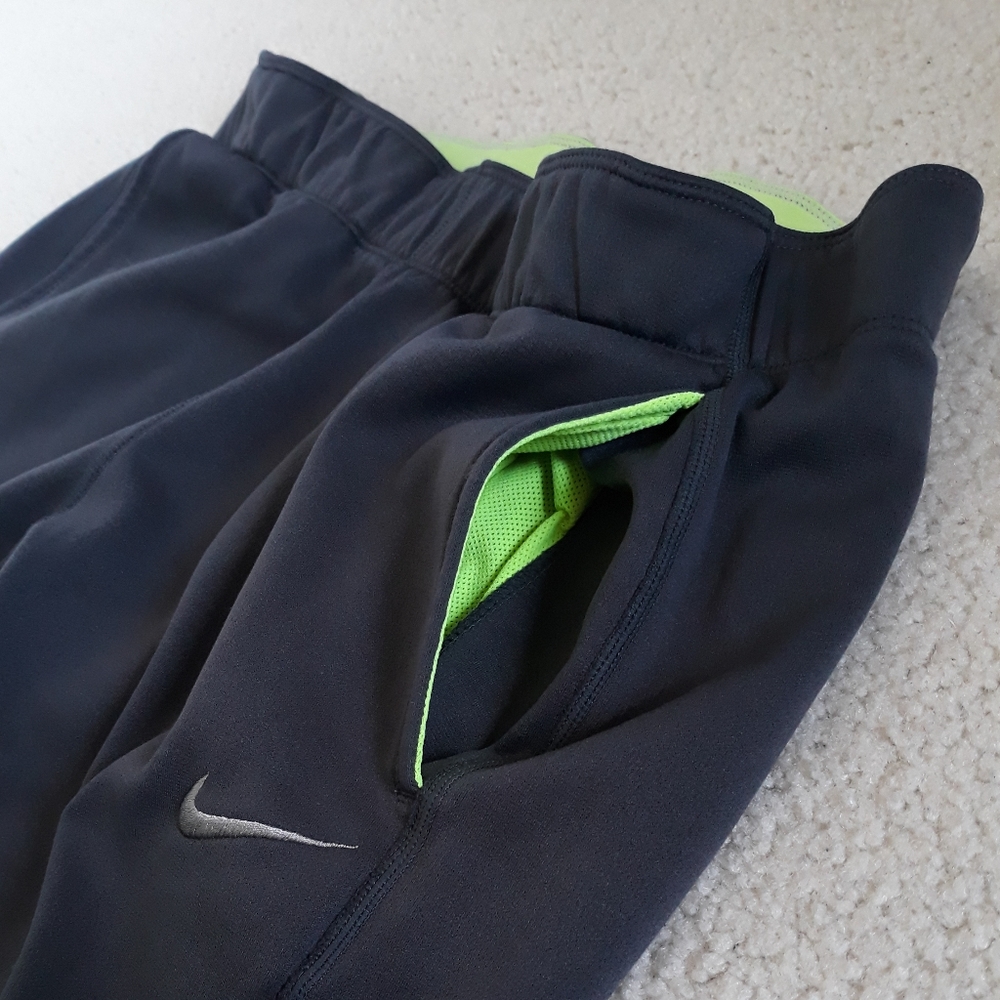 Nike Therma-Fit Sweatpants, Size M - Picture 3 of 8